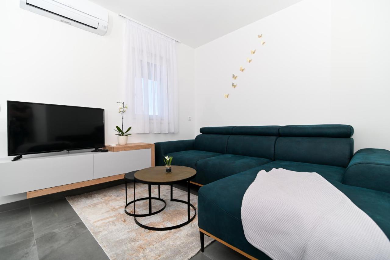 Apartment Laura, Free Parking, Balcony, 4 Ppl Trogir Exterior photo