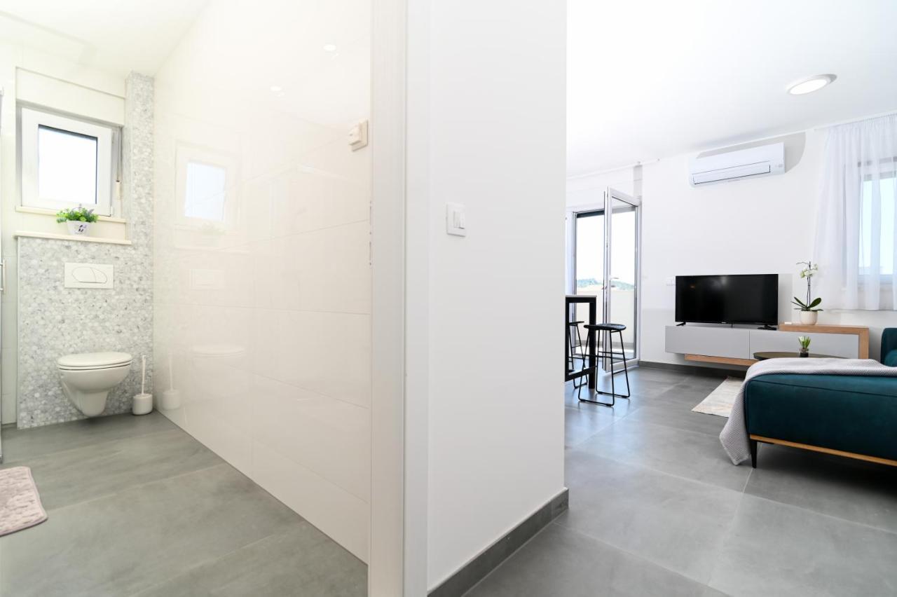 Apartment Laura, Free Parking, Balcony, 4 Ppl Trogir Exterior photo