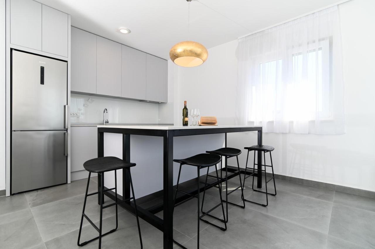 Apartment Laura, Free Parking, Balcony, 4 Ppl Trogir Exterior photo