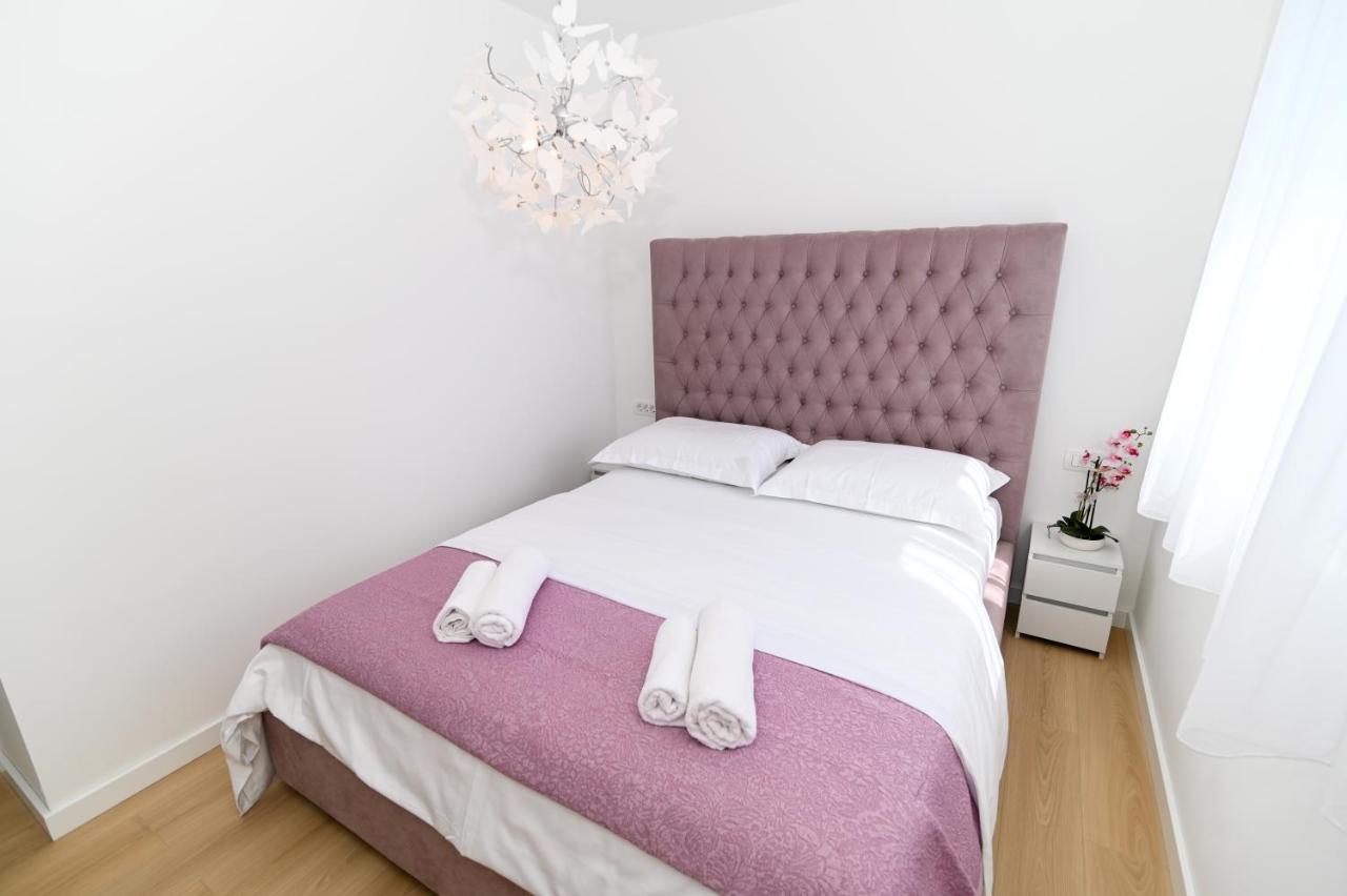 Apartment Laura, Free Parking, Balcony, 4 Ppl Trogir Exterior photo