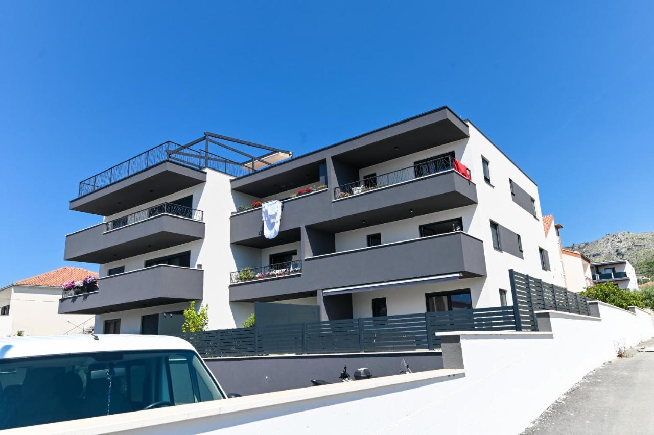Apartment Laura, Free Parking, Balcony, 4 Ppl Trogir Exterior photo