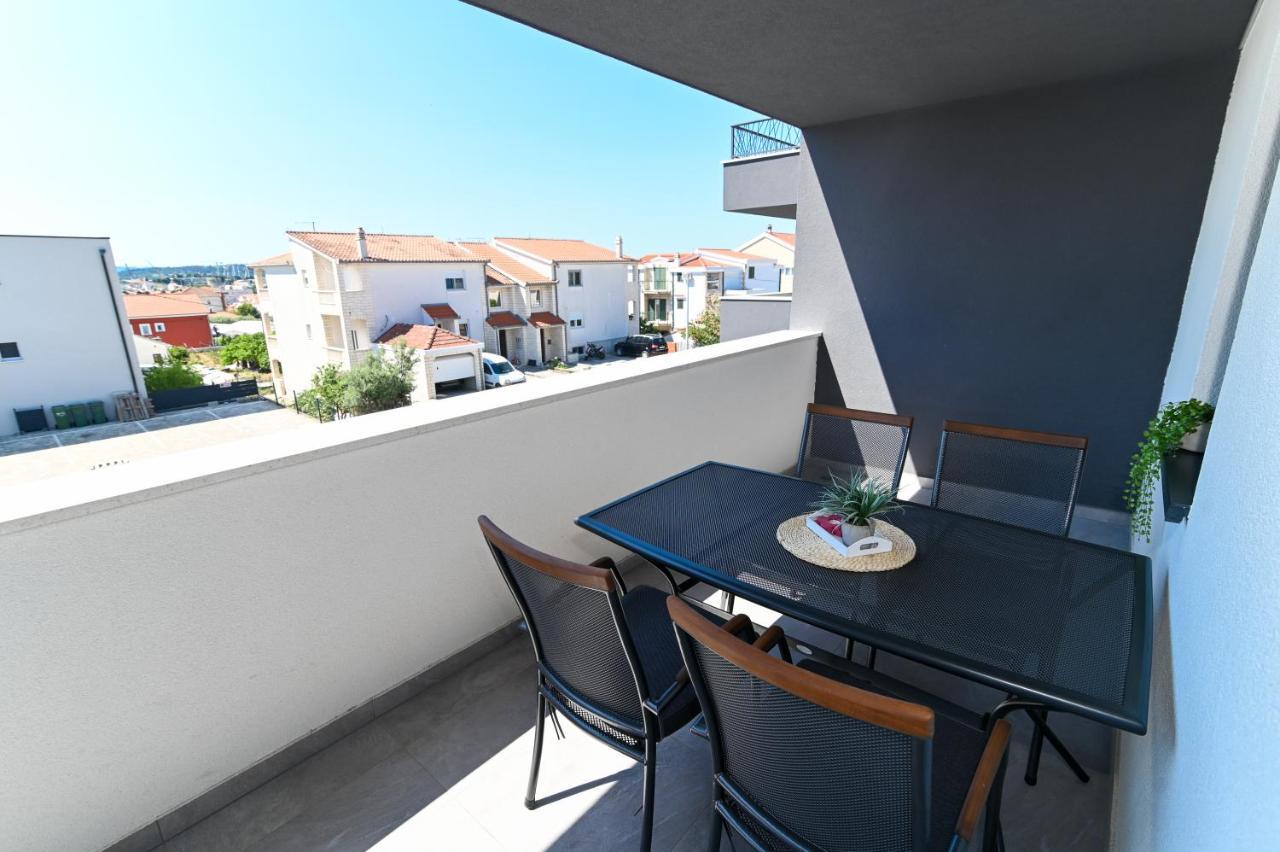 Apartment Laura, Free Parking, Balcony, 4 Ppl Trogir Exterior photo