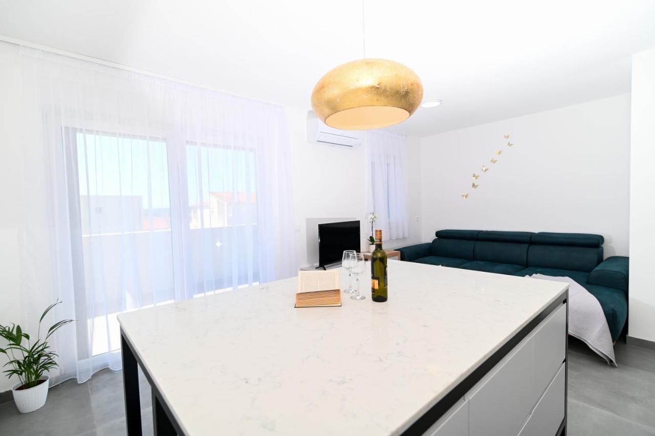 Apartment Laura, Free Parking, Balcony, 4 Ppl Trogir Exterior photo